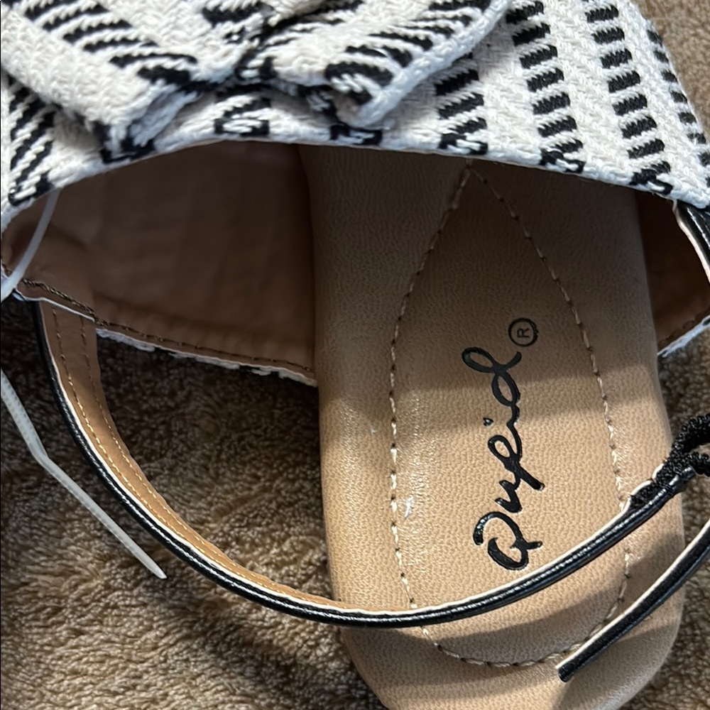 Qupid Black and White Striped Sandals - Picture 12 of 13